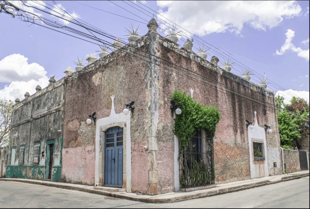 Fachada de la Casa Colonial en San Juan, Valladolid